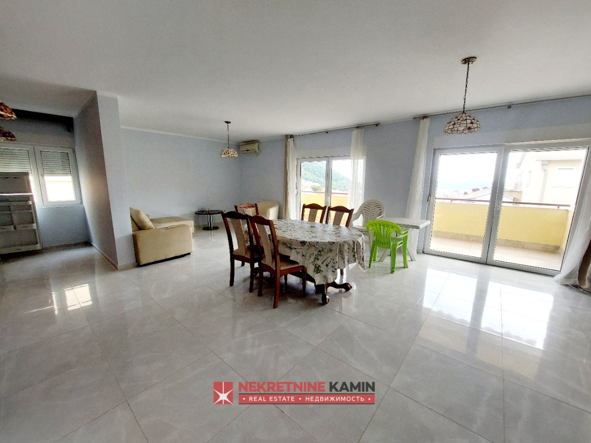 Three-Bedroom Apartment of 138 m² with 3 Bathrooms and 2 Terraces, Lazi, Budva